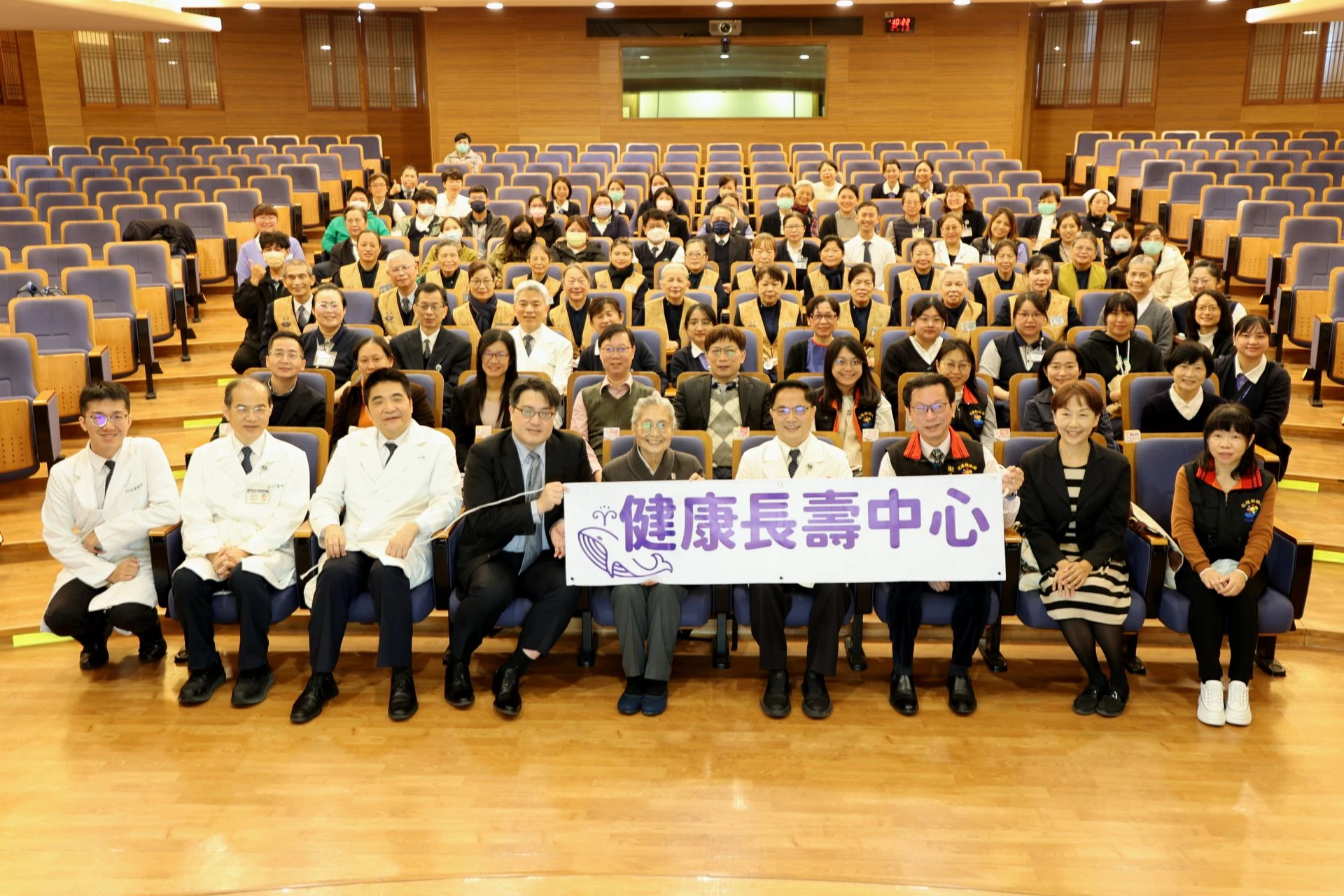 花蓮慈濟醫院於一月十二日舉辦「健康長壽中心」啟動儀式。