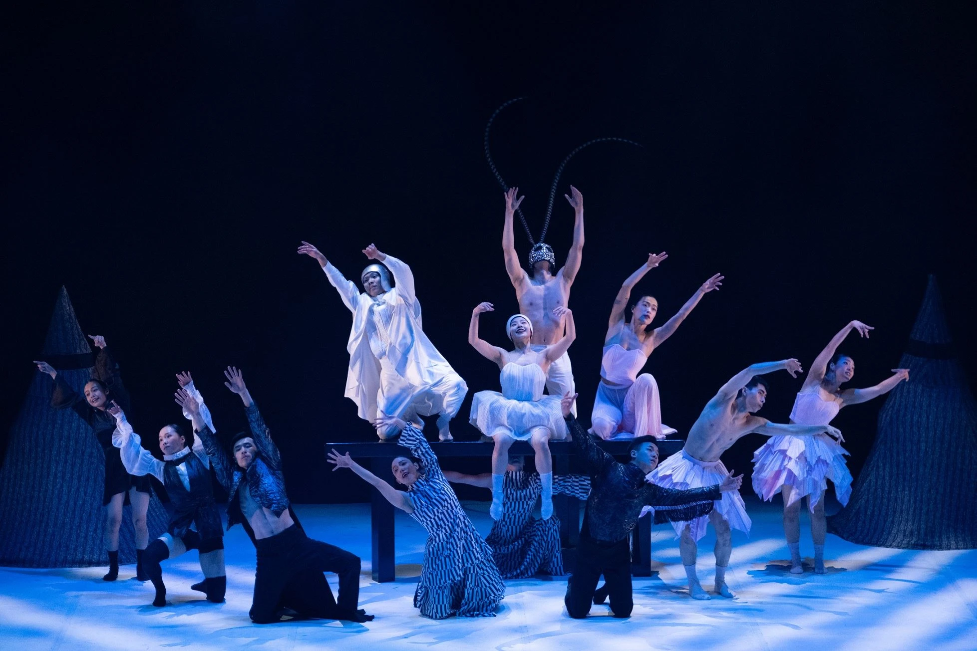 丞舞製作開啟2024春季歐洲巡演，1月11、12日在法國瑟納劇院演出舞作《Alice》。（Photo credit：Chao Sheng Ho）