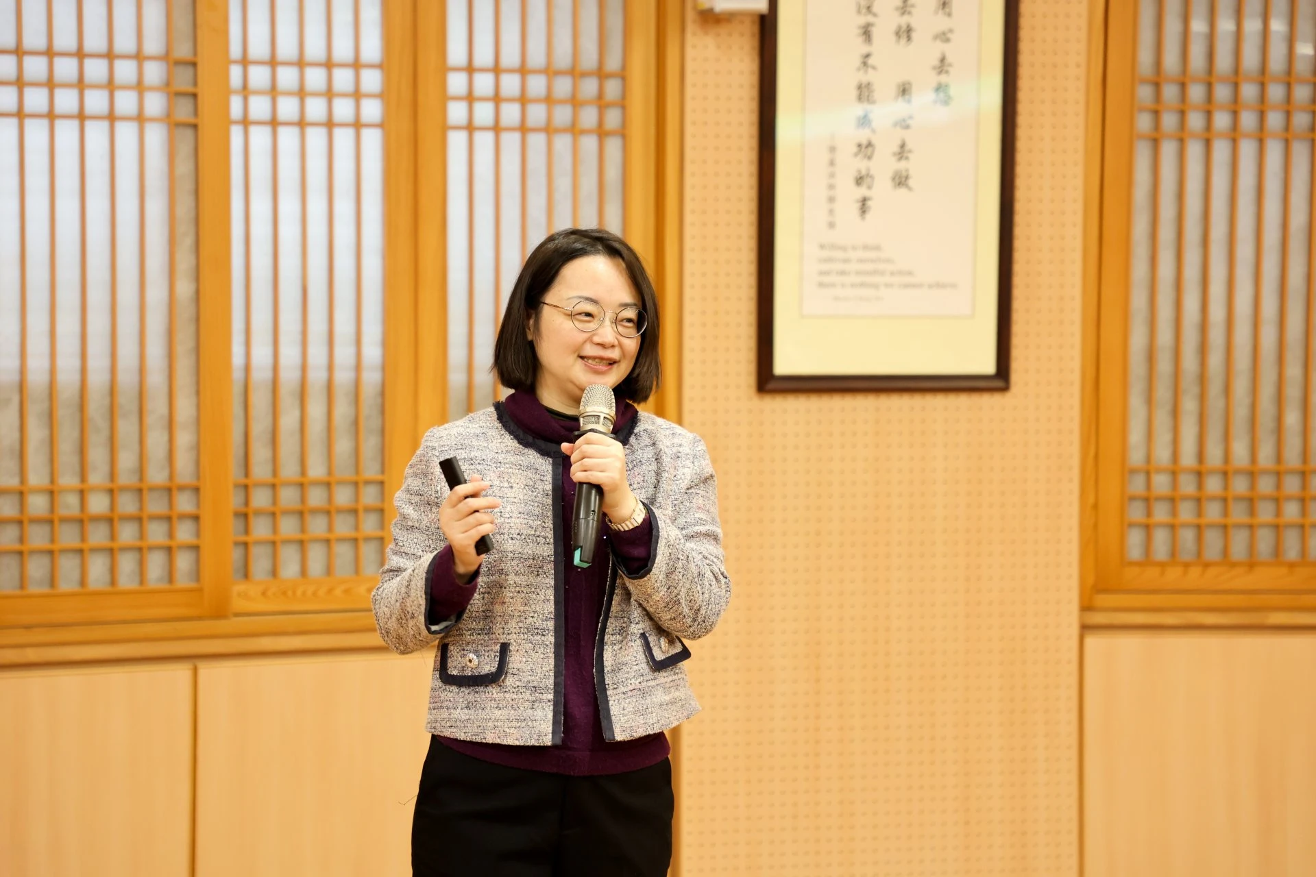 藥害救濟基金會副執行長黃鈺媖律師來介紹醫預法及相關子法的內容。