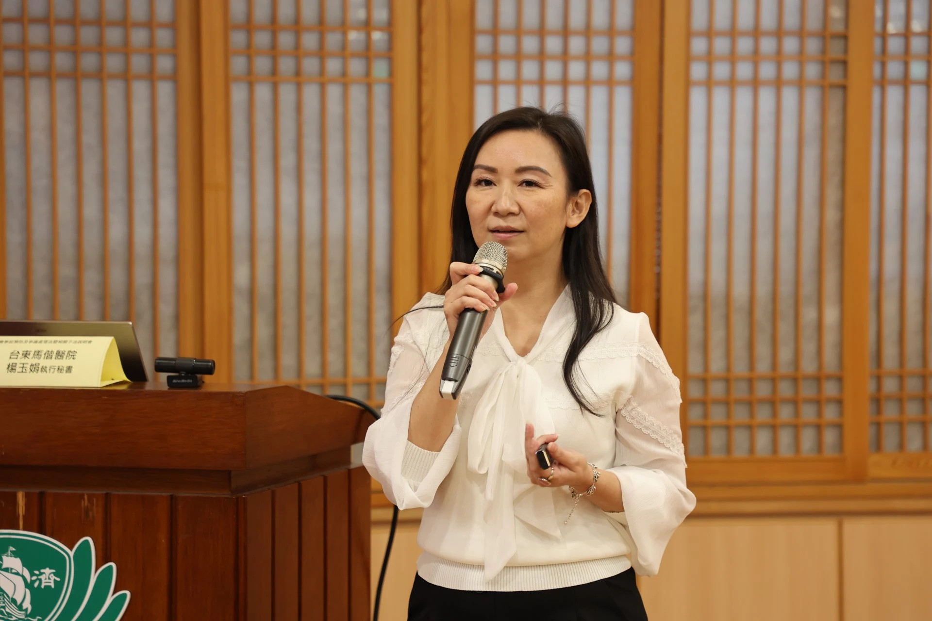 台東馬偕醫院執行秘書楊玉娟分享因應醫預法的措施與處理醫療爭議事件的實務經驗。