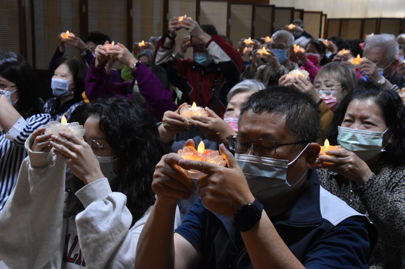 慈濟基金會臺北市東區聯絡處1月20、21日由信義、南港區共同舉辦三場社區歲末感恩會，與會民眾有1255人。