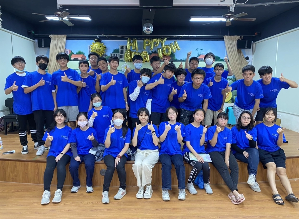 參加臺南慈中偏鄉服務的高一、高二學生團隊。