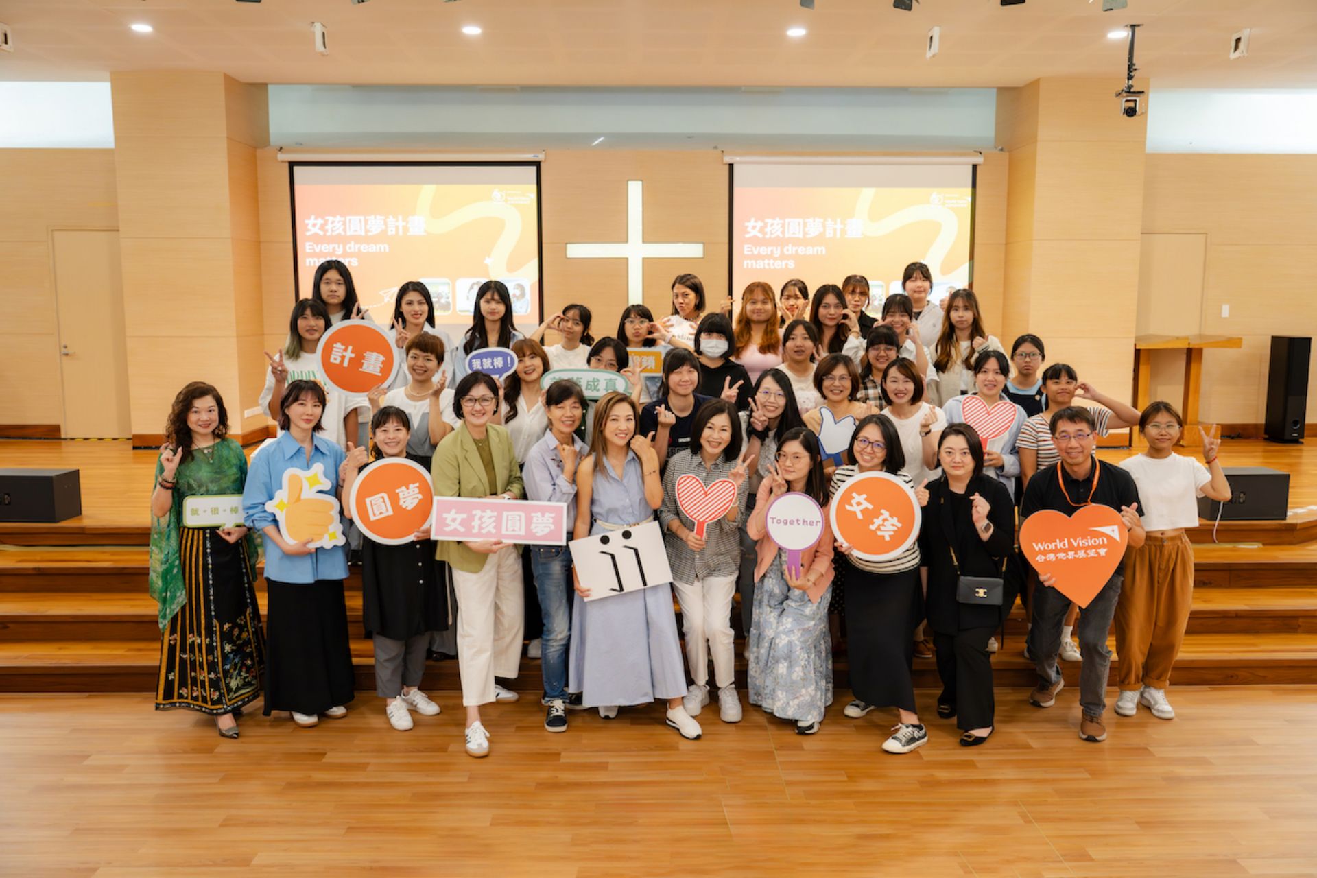 台灣世界展望會第二屆「女孩圓夢計畫」啟動，透過學姐帶著女孩的傳承模式，讓弱勢女孩有更多機會與契機，獲得職涯探索的機會，從學姐身上看到未來的樣貌。