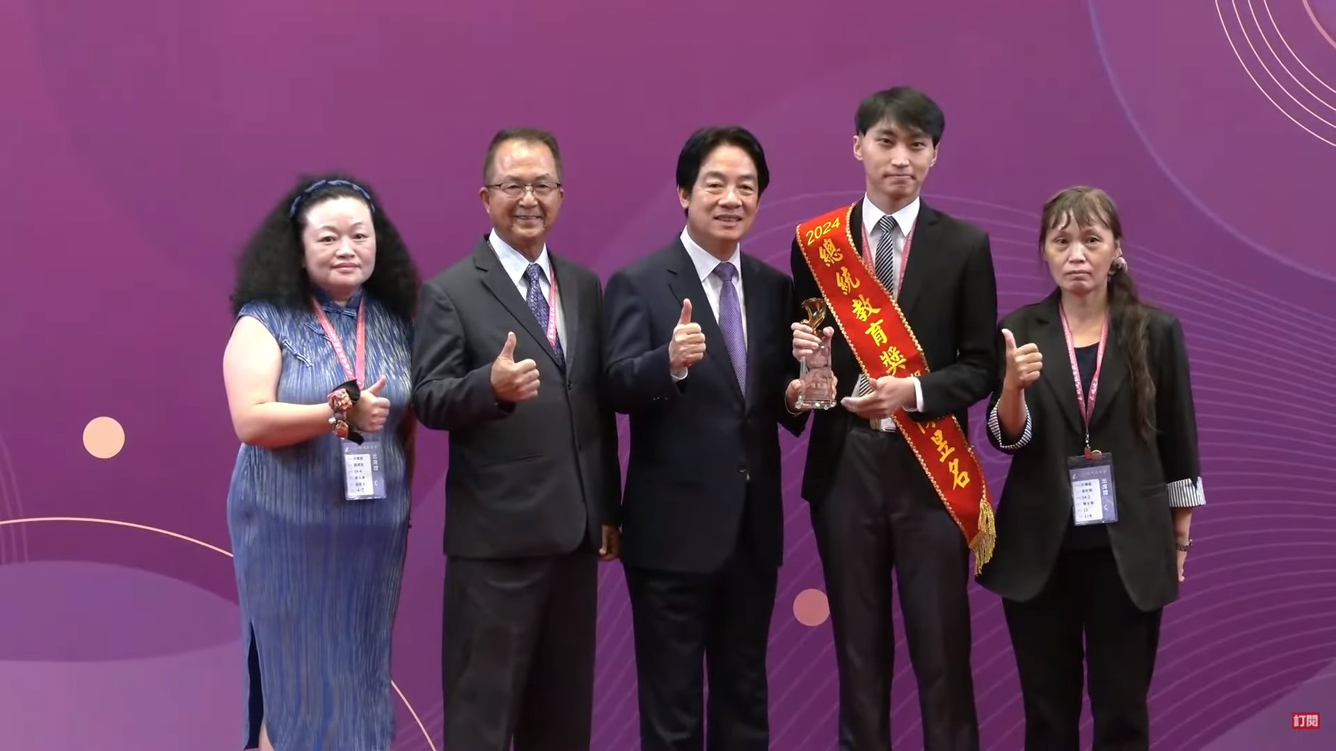 陳昱名大學起在校歷年成績、操行穩定地保持系上第一，並考取14張專業證照，同時兼顧課業及工作。