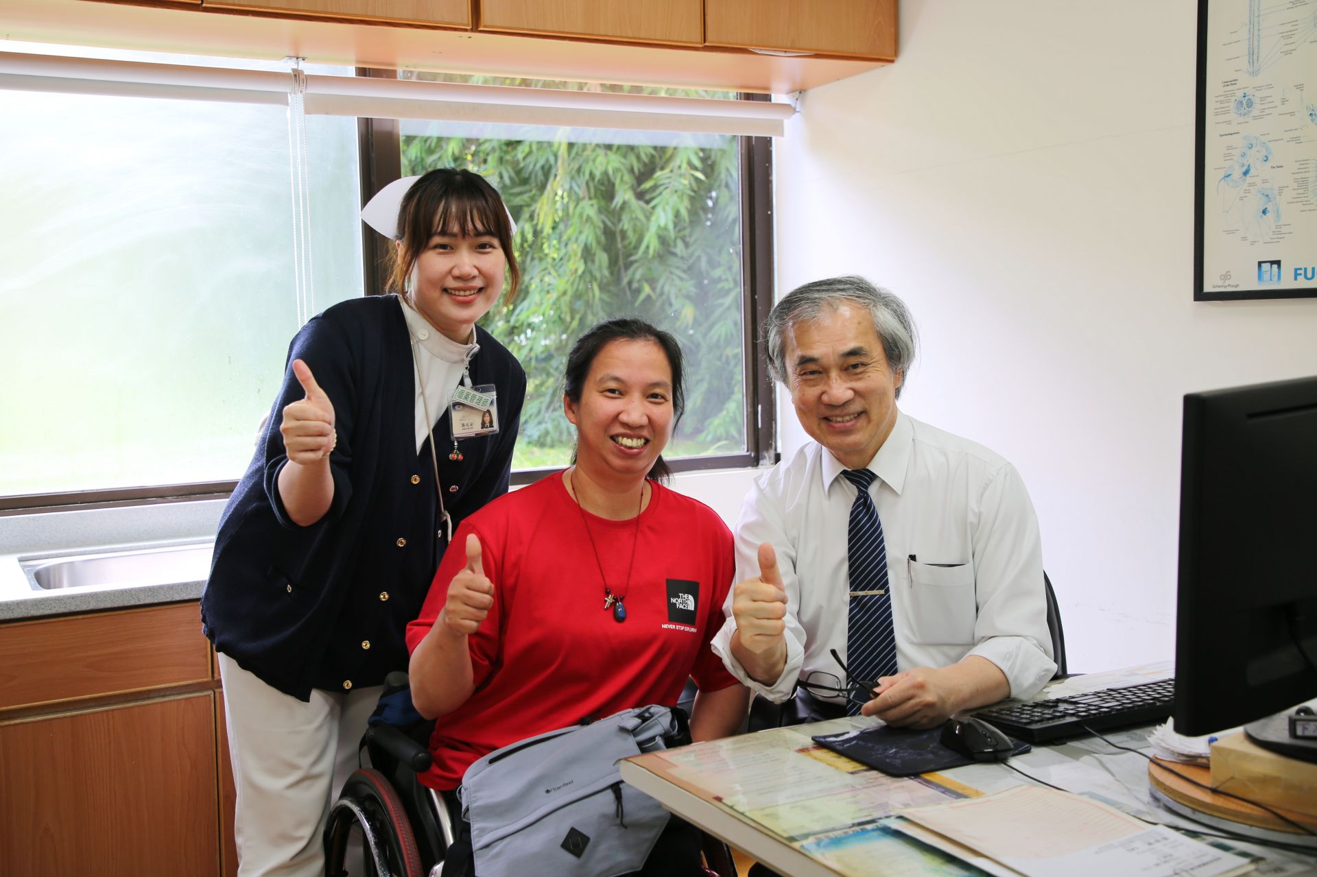 胡光秋自17年前開始定期至花蓮慈院泌尿部接受治療，長久以來配合郭漢崇主任與醫療團隊的治療頗有成效。
