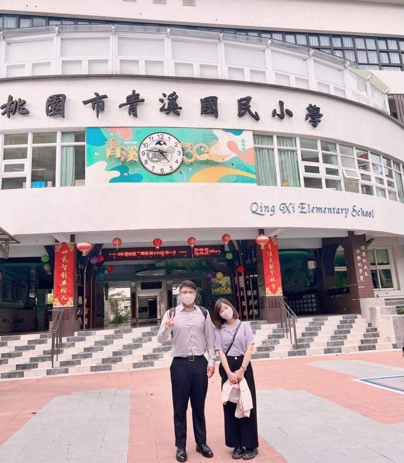 任教職於桃園青溪國小。
