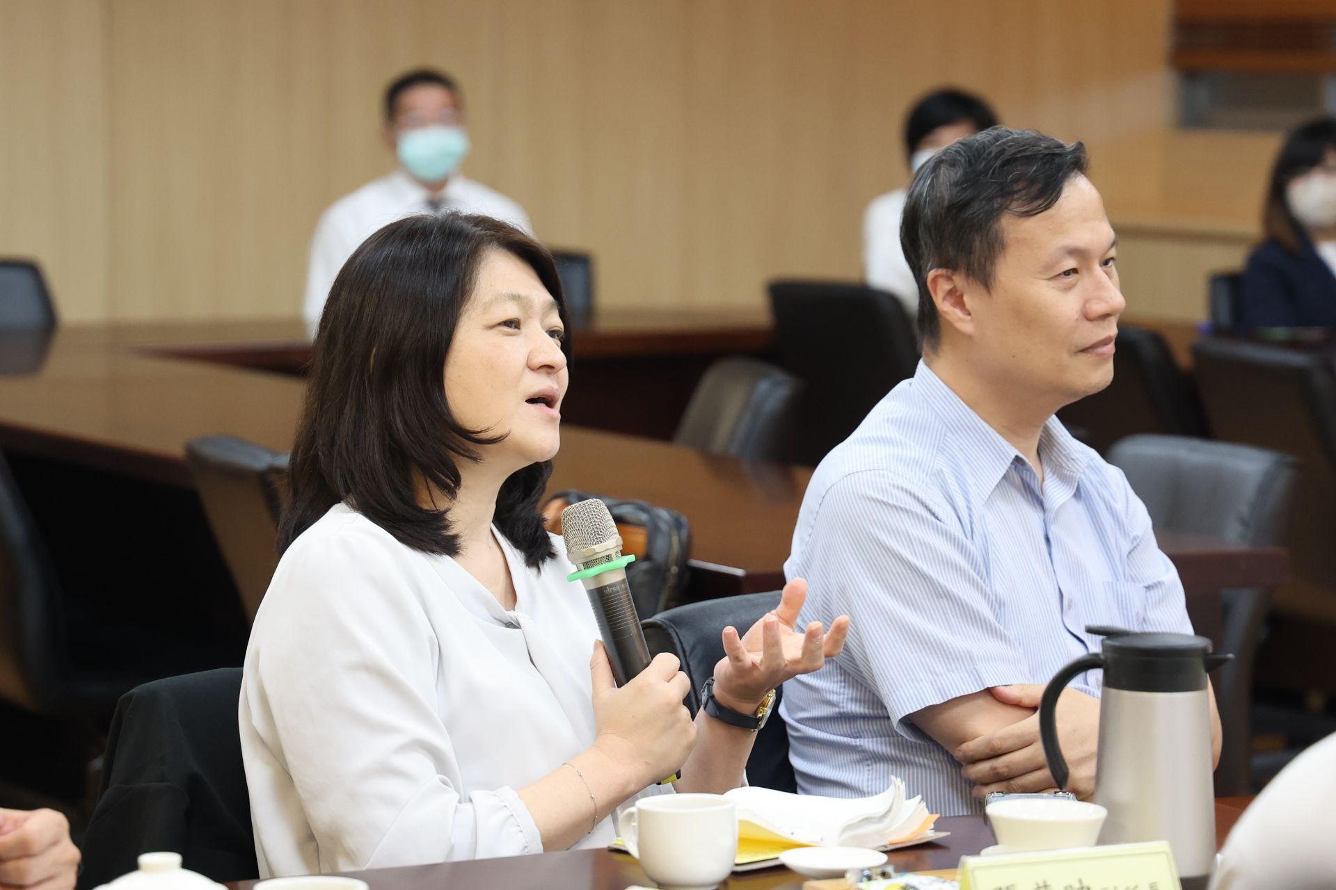 工研院副所長張慈映(左)說，這次參訪交流非常感動，將藉由秀林鄉從健康福祉到論人計酬的經驗與基礎再往外進行擴展，而這次帶領工研院團隊前來交流學習之外，未來也會與團隊進一步討論合作模式複製擴散這部分。