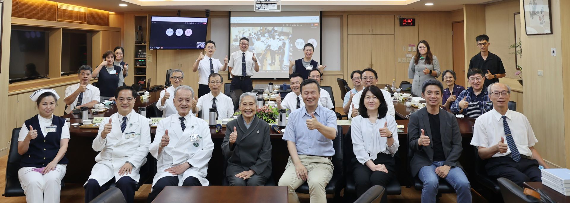 花蓮慈濟醫院承接「健康福祉科技整合照護示範場域計畫」已邁入第7年，結合資通訊科技產業，以全人全程概念導入社區醫療服務，打破地域限制造福無數東部偏鄉居民，吸引衛生福利部資訊處、工研院、無人機等所屬團隊，於8日特別到示範場域花蓮縣秀林鄉衛生所實地訪查，並與慈濟醫療法人、慈濟基金會、花蓮慈院、臺北慈院、大林慈院進行交流。