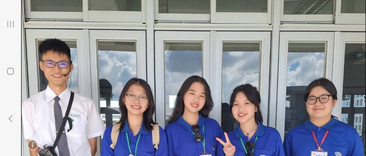 臺南慈中雙語實驗班吳秉融同學全英語校園導覽，展現慈中優雅氣質。