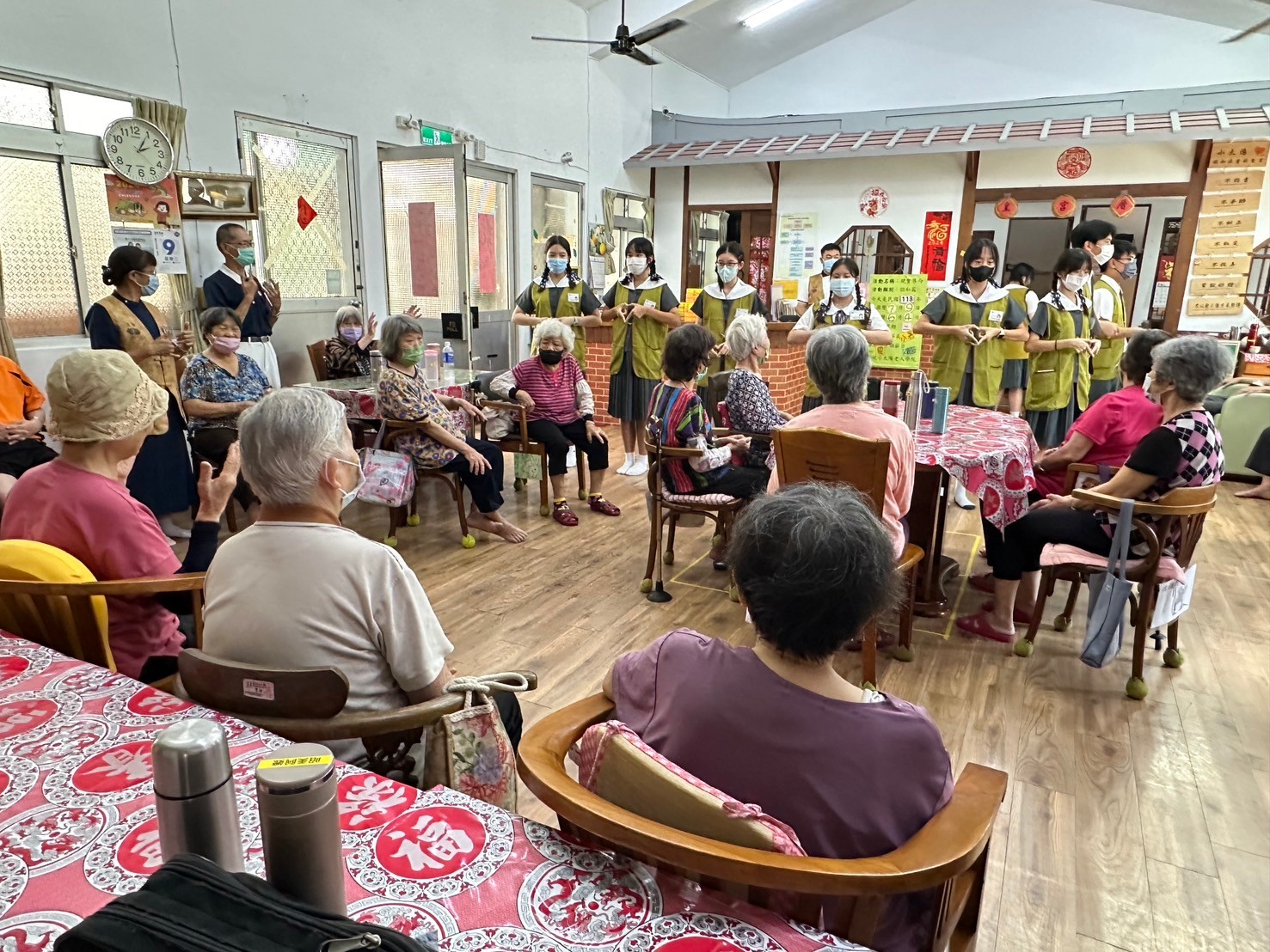 臺南慈中學生善用暑假到到大林慈濟醫院參與志工營隊，開拓眼界心界、增長慧命！