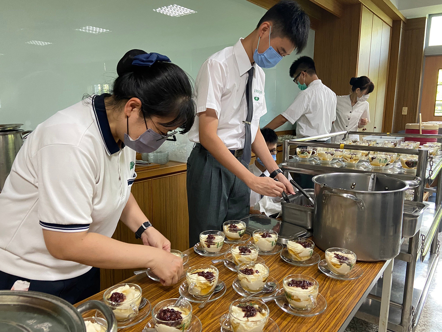 熱情款待！邀請越南師生品嘗臺灣國民點心──豆花。