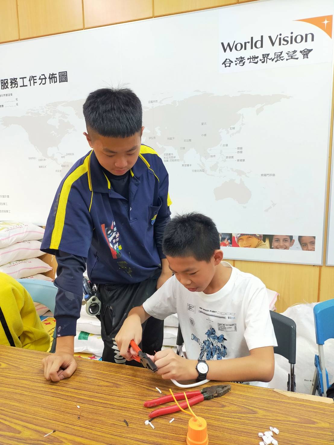 透過實作完成作品，提升學員自信心，相信自己有能力完成。