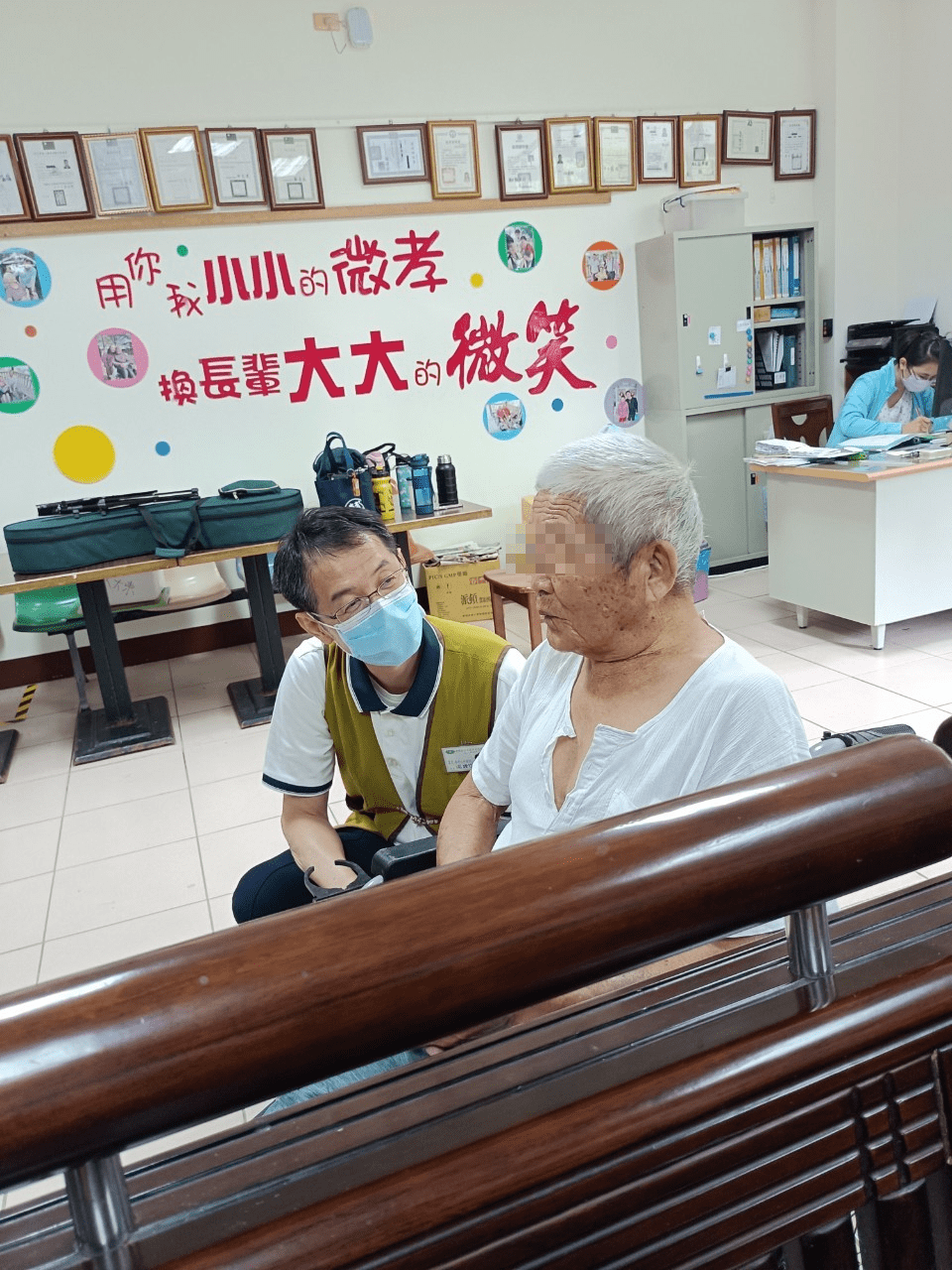 游棋竹老師在病患與長者敞開心門的過程中，聽聞了不少奇聞軼事。