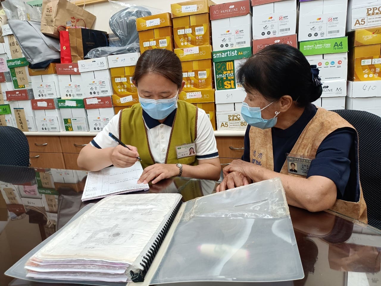 林昱汝老師從定點師姑身上，學習如何和病患交談，並能以幽默化解他們的內心的擔憂。