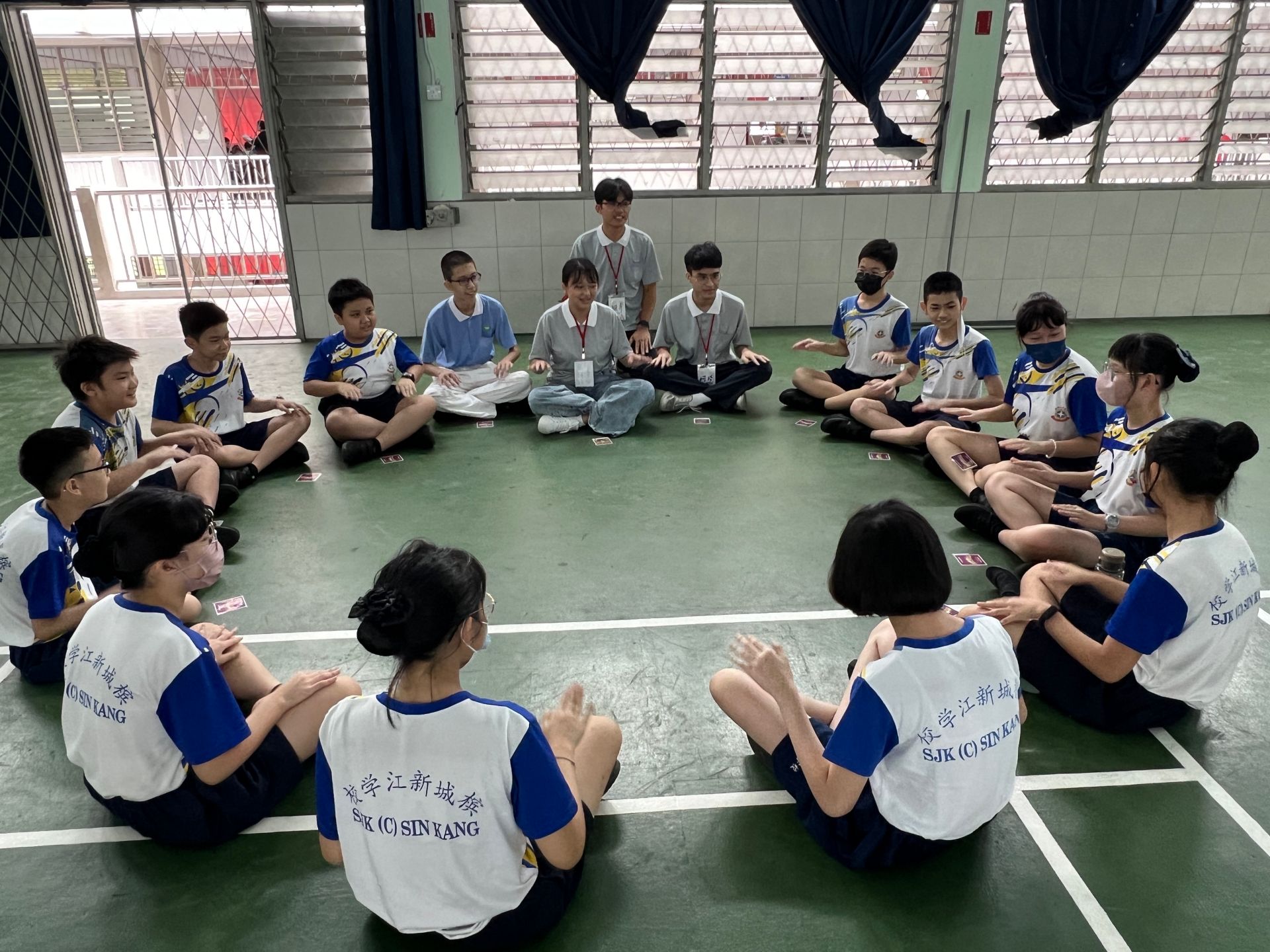 創意桌遊課程先以破冰遊戲”We will rock you”來為活動暖暖身