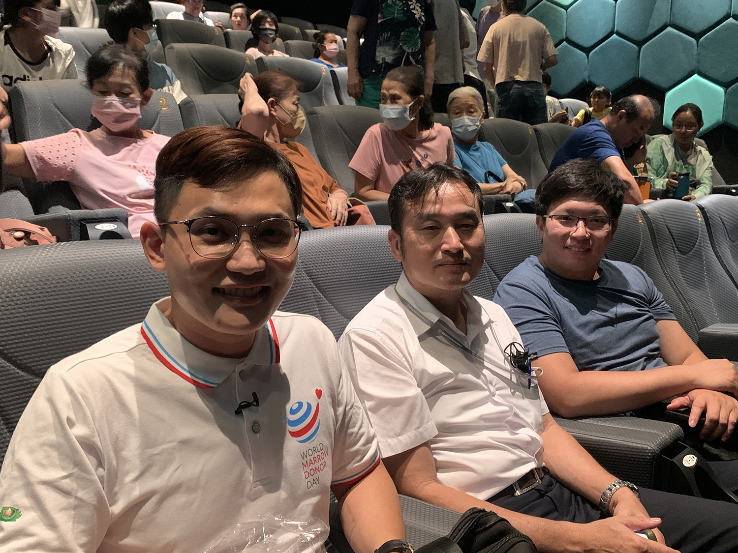 台鐵台東機務段運轉組長謝明正(左二)說平時台鐵人是大眾的擺渡人，現在還可以成為拯救血液疾病的人，黃鈺清的善行，他與有榮焉！」攝影者:劉蓁蓁