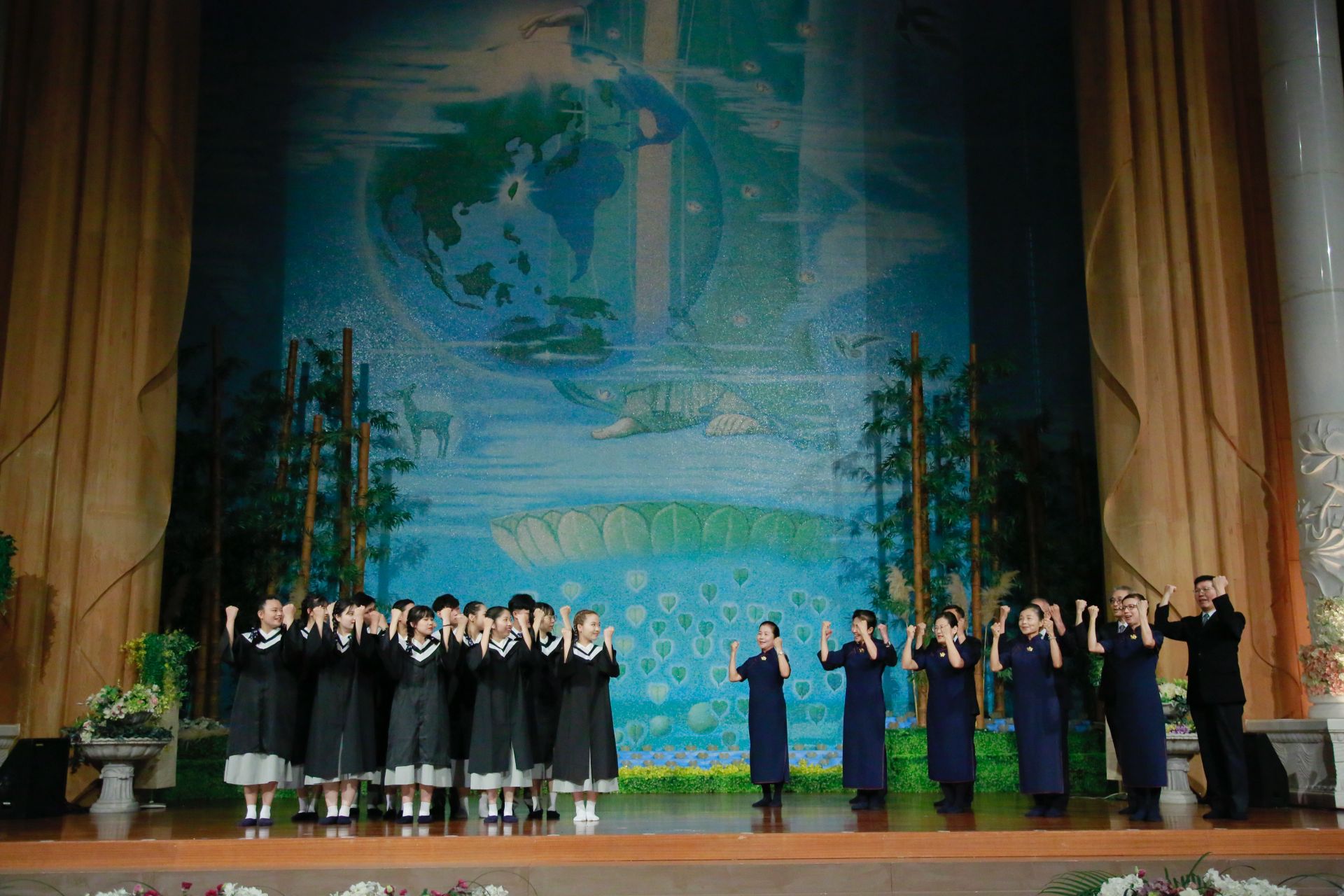 慈誠懿德會和畢業生共同演繹「答案」