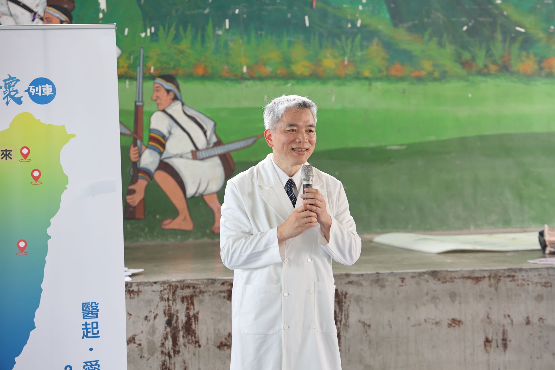 復健醫學部主任梁忠詔表示，透過篩檢，照顧0到100歲的鄉親健康，希望村民以快樂輕鬆的心情來篩檢、學習健康知識進而降低疾病發生。