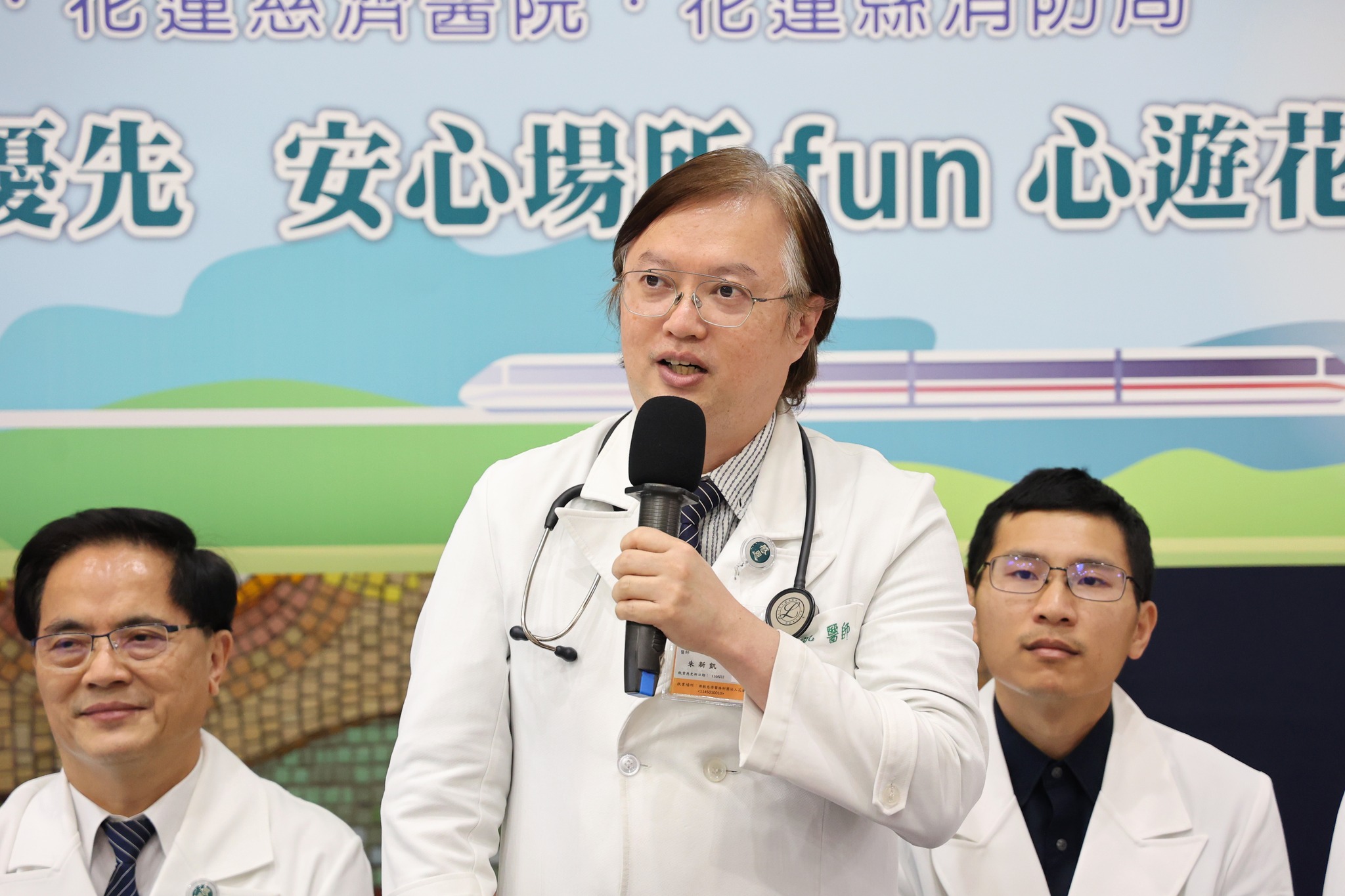 心臟內科朱新凱醫師表示，AED的重要性，在於可以大幅縮短急救時間，不僅有機會挽救寶貴的生命，對病患的預後也大有幫助。