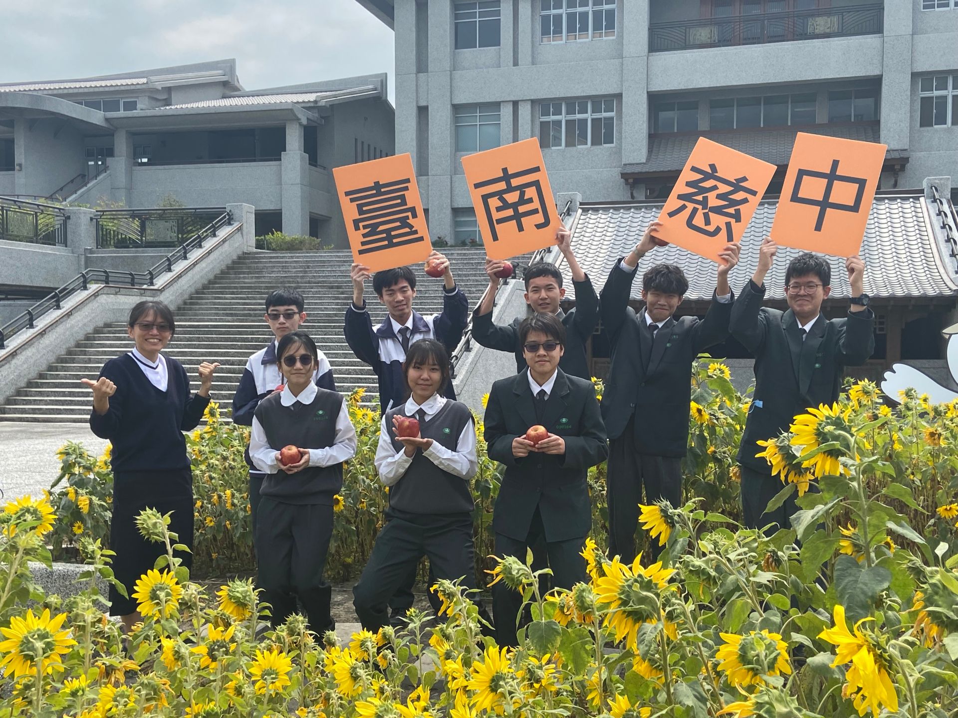 臺南慈中秉持著發展全人教育的理念，學生品德學業兼備今年113高中升大學榜單就有三位學生分別錄取中國醫藥學院醫學系、高雄醫學大學醫學系以及中山醫學大學醫學系。