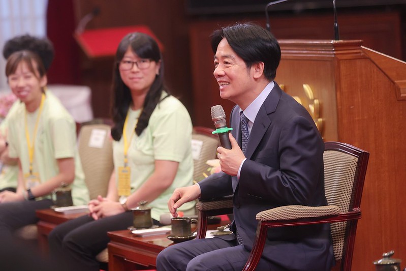 賴清德總統於6月14日下午接見「青年海外志工服務隊代表」，嘉許他們在海外做服務，要做臺灣的最佳代言人。