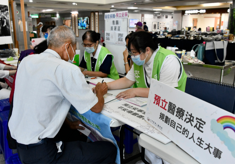 現場各攤位參與民眾相當踴躍