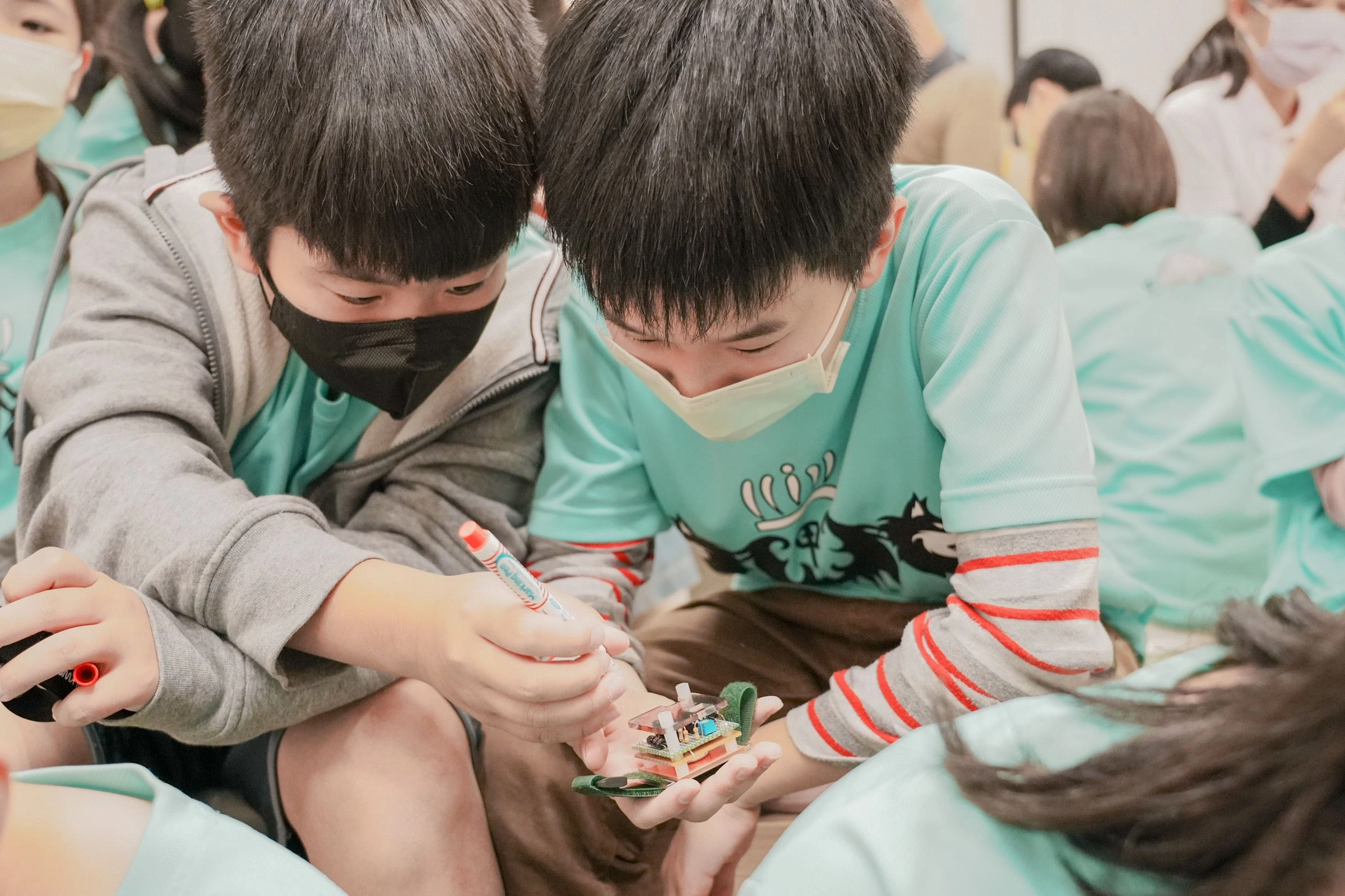 南門國小學生以555IC晶片製作個人化計時器，打造自己專屬的計時工具