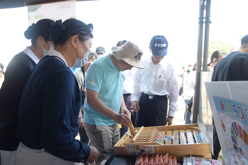 臺東地區於3月16日在臺東森林公園舉辦植樹月活動，慈濟臺東聯絡處特設「環保闖關趣」攤位推廣環保理念。