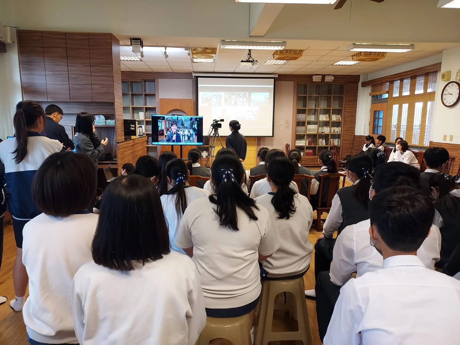 透過各項國際線上交流、寒暑營隊及出國遊學營，促進國際理解及實踐性語言學習等效果