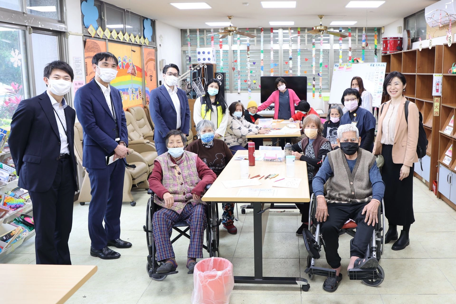 日本總研一行人實地走訪秀林鄉衛生所、失智據點進行交流。