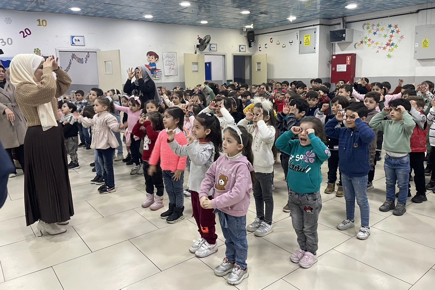 土耳其滿納海學校發起齋戒月布施行善助人