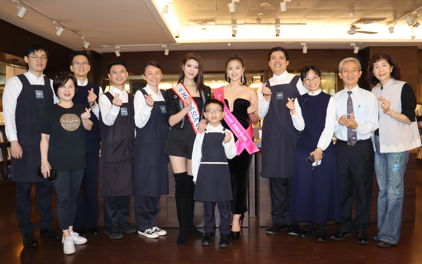 3月30日上午在慈濟臺北東區聯絡處靜思書軒，美國亞洲小姐張芳瑜（Tiffany Chang，左六)與青年族群等台灣粉絲見面會。
