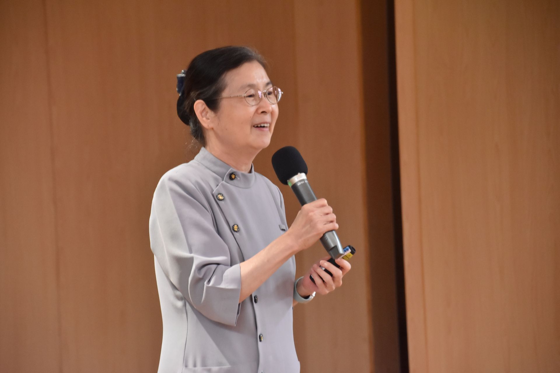 慈濟醫療財團法人護理委員會主任委員章淑娟表示，公費獎助有成績門檻、志工時數要求。 