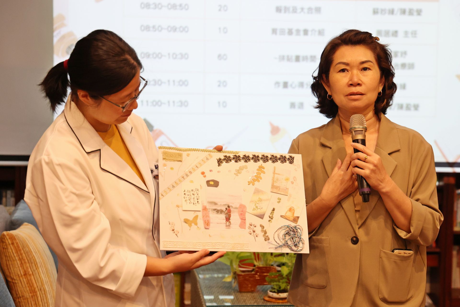 乳癌病友楊小姐說，她是寮國人，而寮文的「放鬆」念起來的音調就像中文的「舒壓」，大家都需要紓壓放鬆，所以覺得這活動很棒。