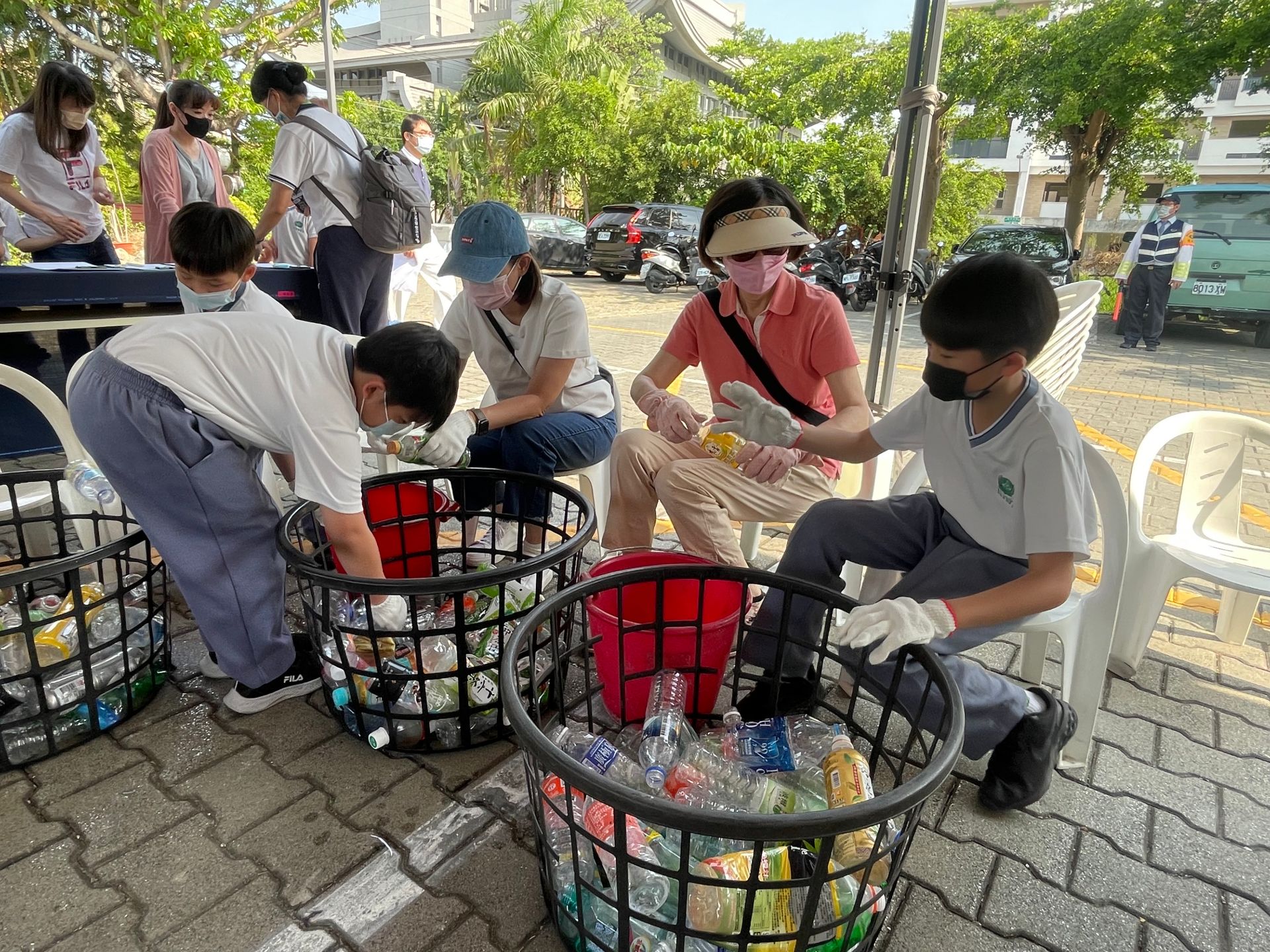 環保站為學生用心安排分站體驗活動，帶動人人從日常生活中力行環保，延續物命。
