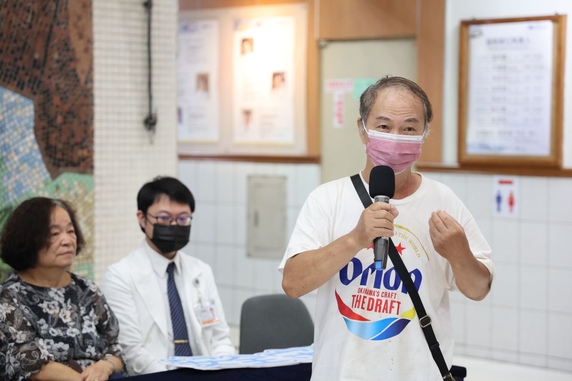 去年因急性心肌梗塞經醫消綠色通道，獲得重生的蕭先生說，非常感謝消防局的救護車以非常快的速度將他送到醫院，且車上不浪費時間做心電圖檢查、給藥等等，也很感謝他的主治醫師王惠生醫師的細心照護，每個環節都配合起來，才能讓他活下來。