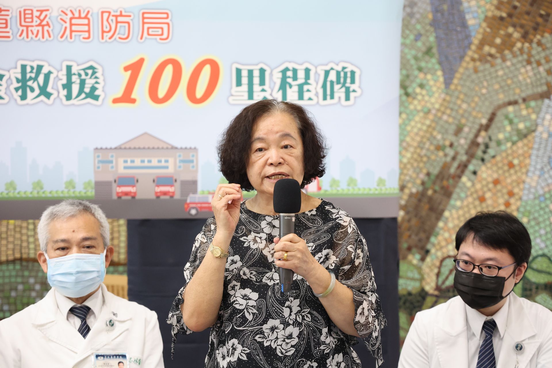 徐太太感動表示，真的很感恩花蓮縣消防局以及心臟內科醫師王惠生，救了先生一命，她逢人就向親朋好友推薦王醫師的好醫術，也宣導救護車送醫的重要性，不要自行開車就醫。