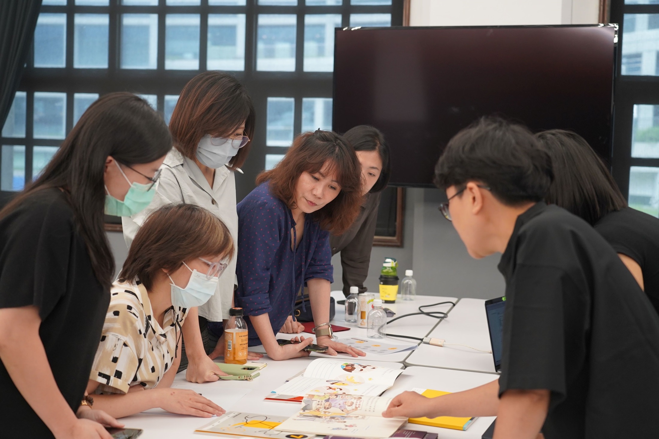 產業、設計學界與教學現場教師彼此交流互動。