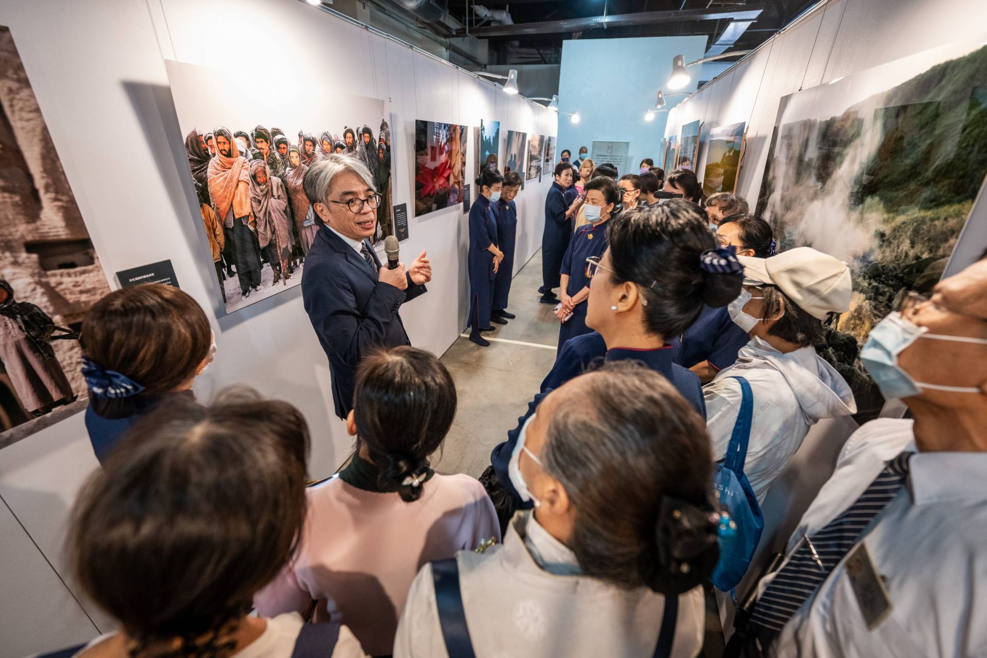《經典》總編輯王志宏在特展現場導覽