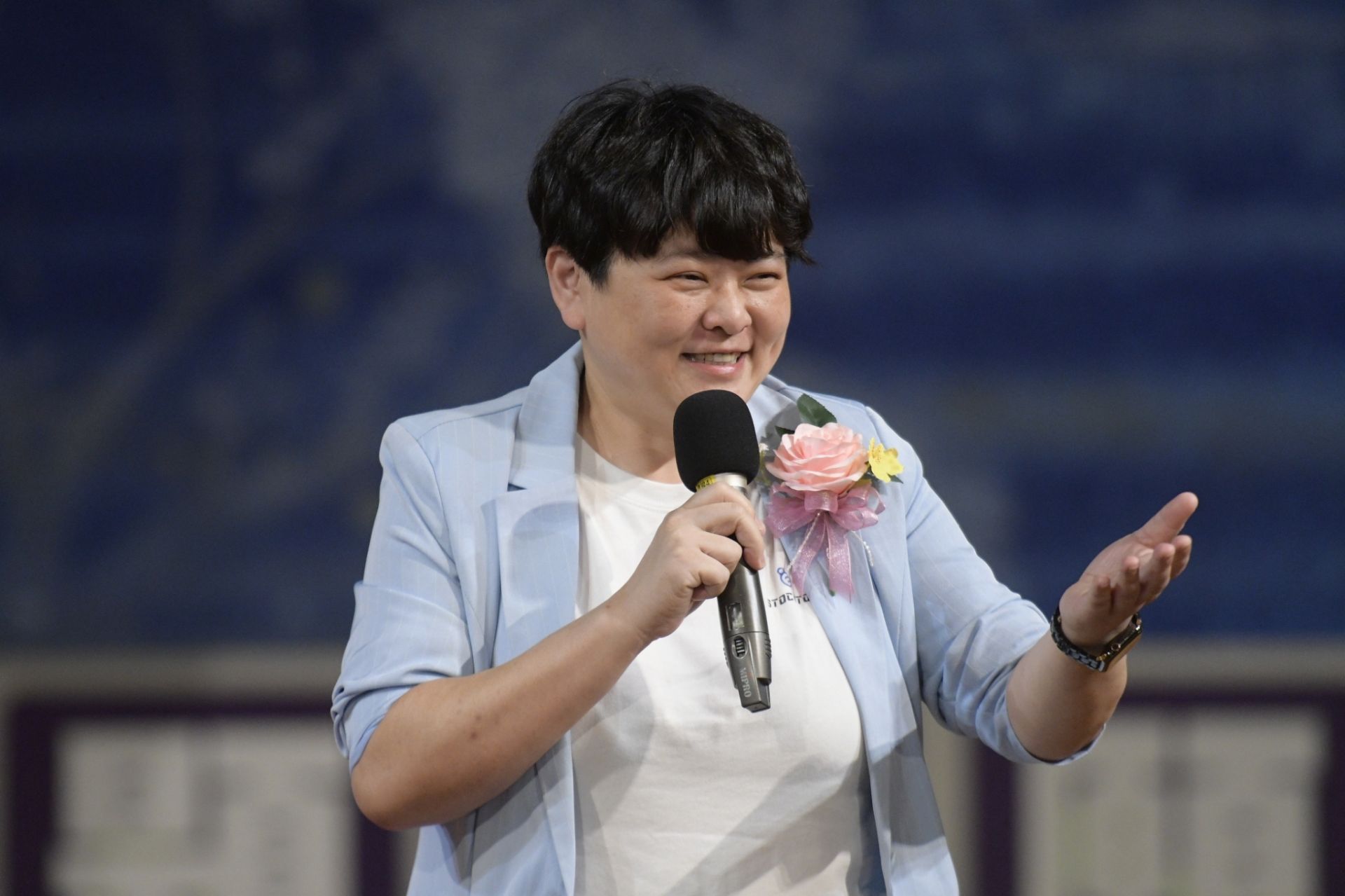 高雄市政府教育局劉靜文專門委員上台致詞時，感謝慈濟基金會對學子的悉心協助、關懷與支持。