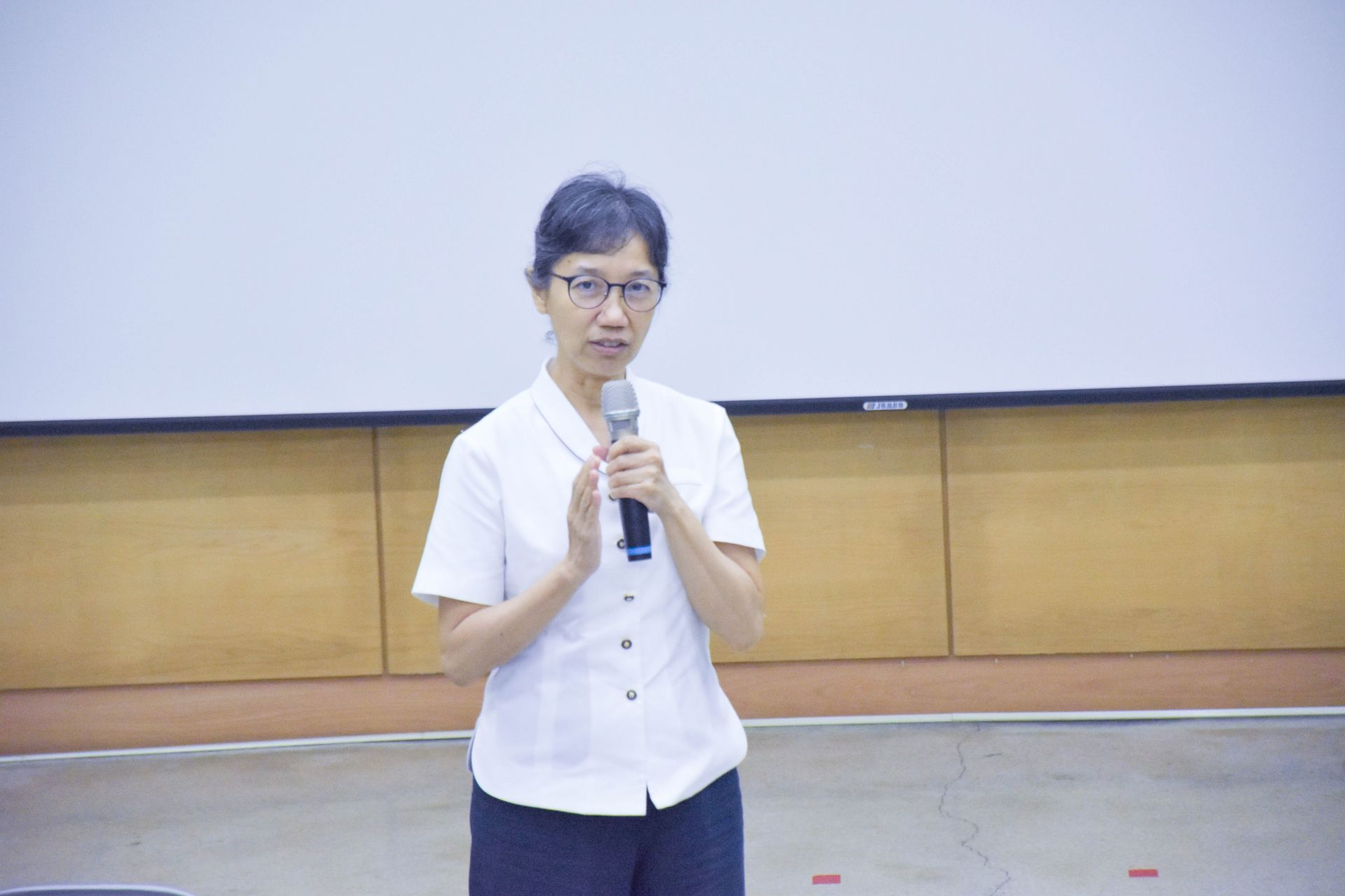 慈大經營管理學系陳皇曄老師勉勵同學們，紮實的基本功是成功的基礎