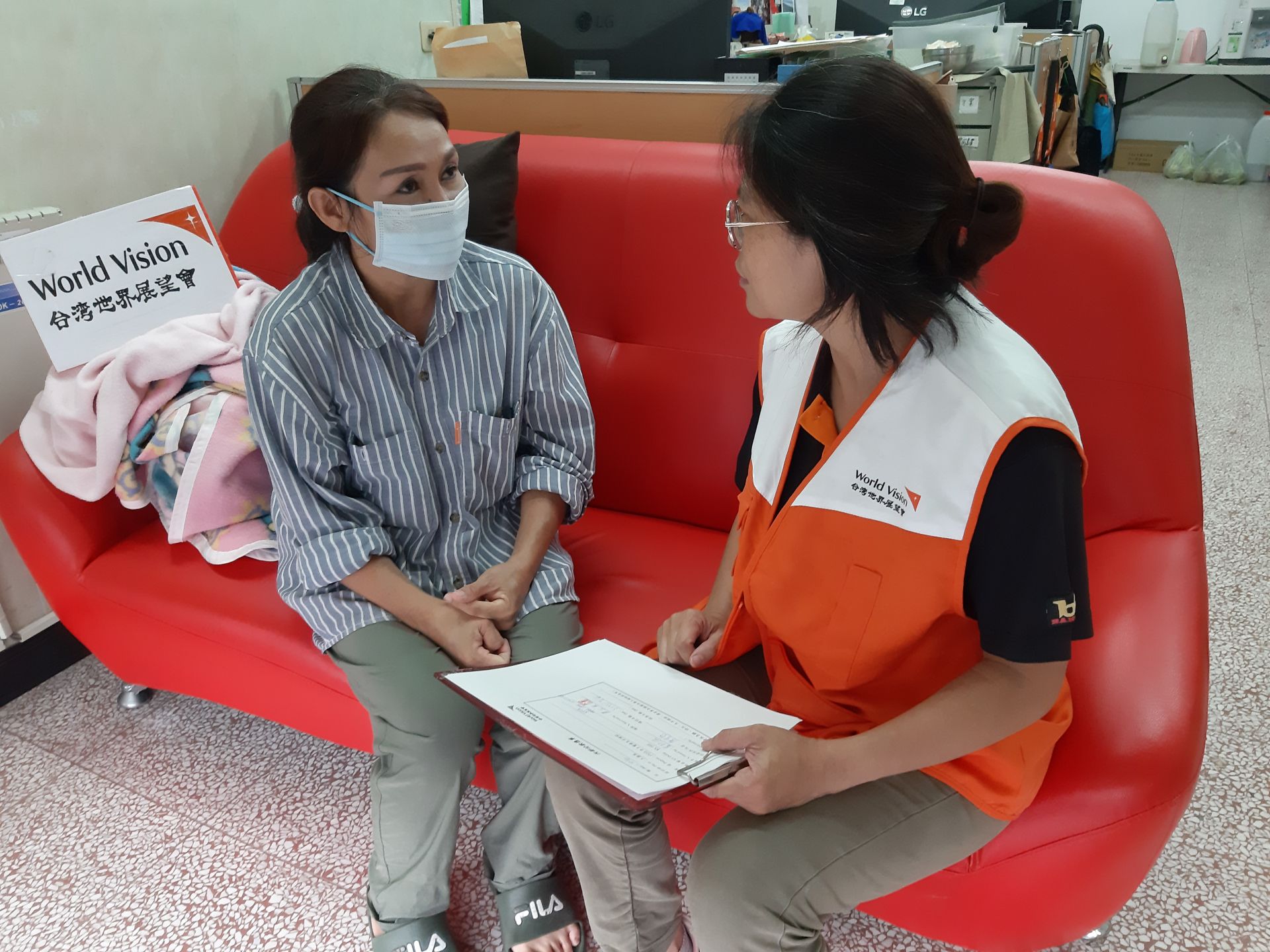 社工深入關懷，了解家庭需求，陪伴小敏一家度過意外打擊。