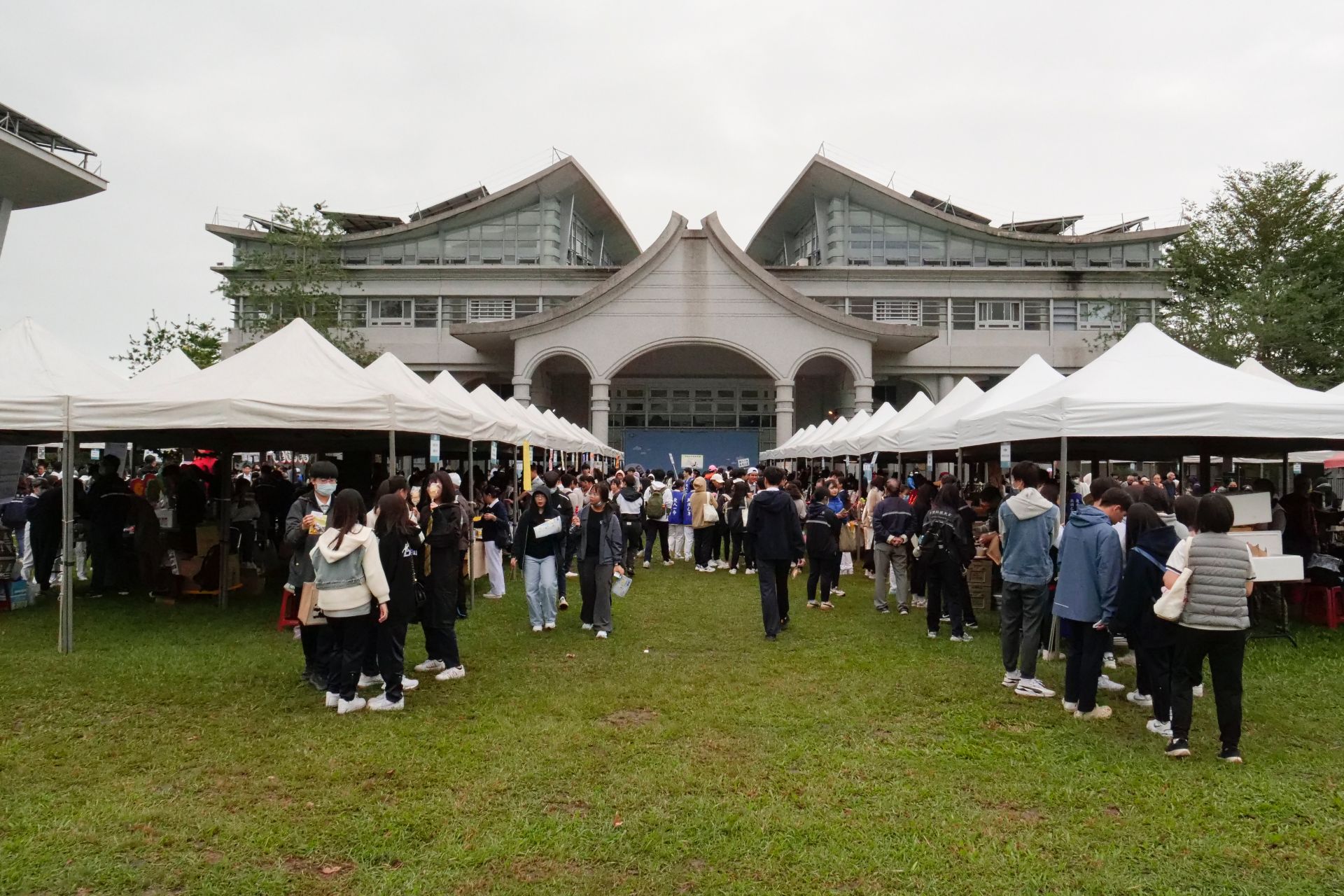 65攤園遊會應有盡有