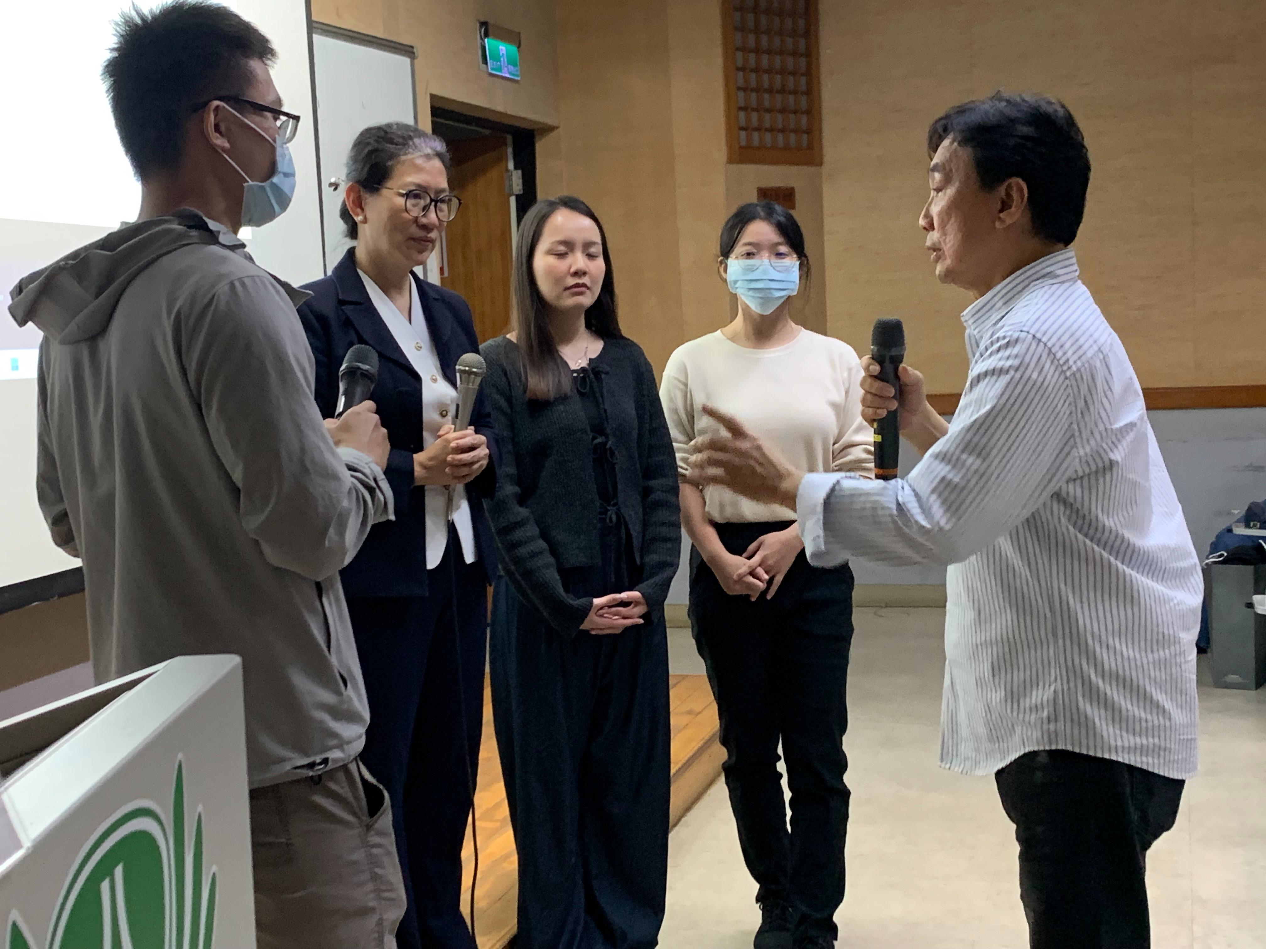 後中醫學生克服害羞演練，總裁親自指導分享
