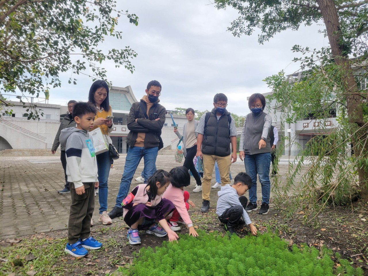 美麗的校園讓家長孩子們駐足