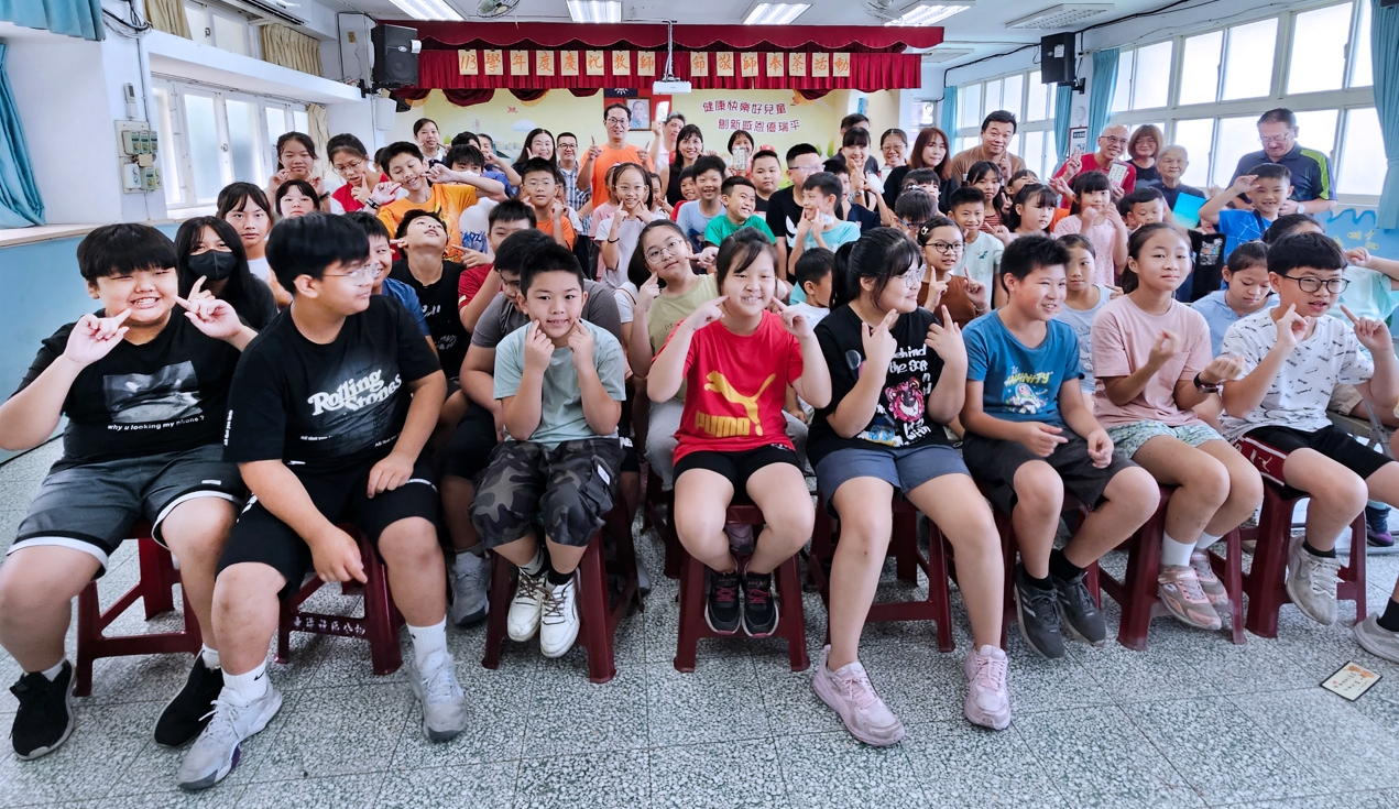 新北市林口區瑞平國民小學舉辦敬師奉茶活動，慈濟志工傳遞品格教育。
