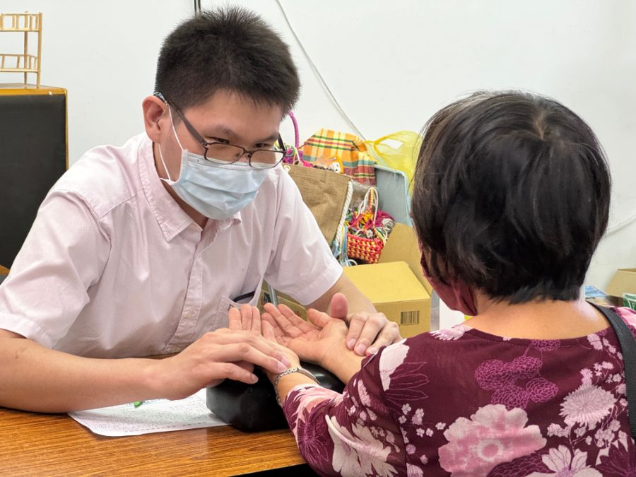花蓮慈濟醫院、關山慈濟醫院10月6日在臺東縣太麻里鄉三和村活動中心舉辦義診