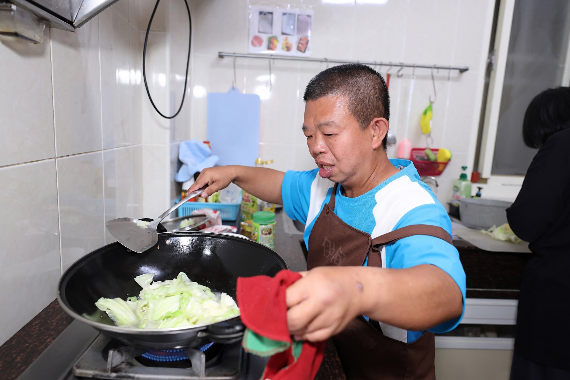 阿慶在伊甸八福社區家園學習自立生活
