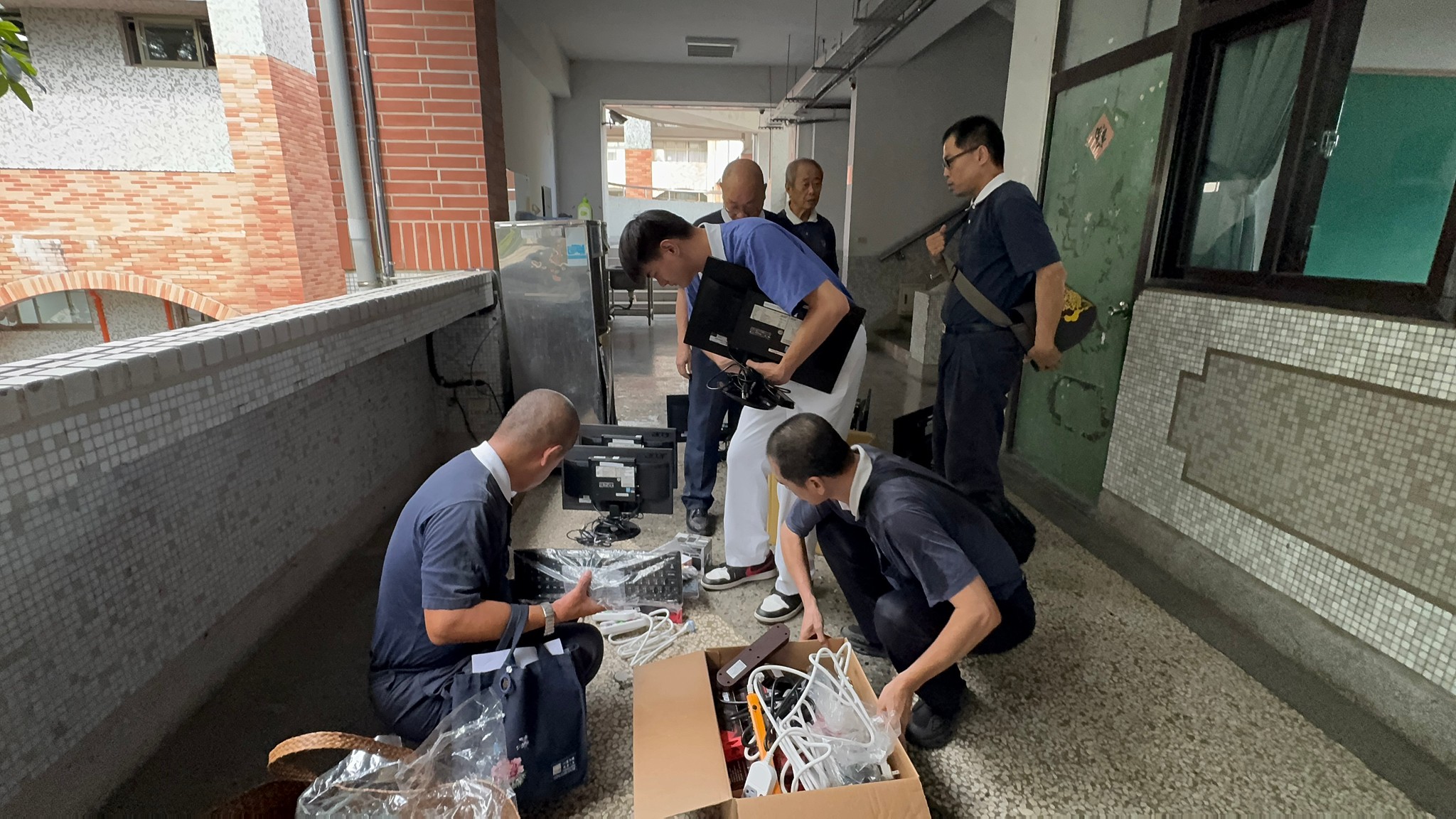 志工於9月30日前往卓蘭高中進行再生電腦安裝作業，當日為上課日，當志工完成安裝後，同學們就能當場進行使用電腦設備。