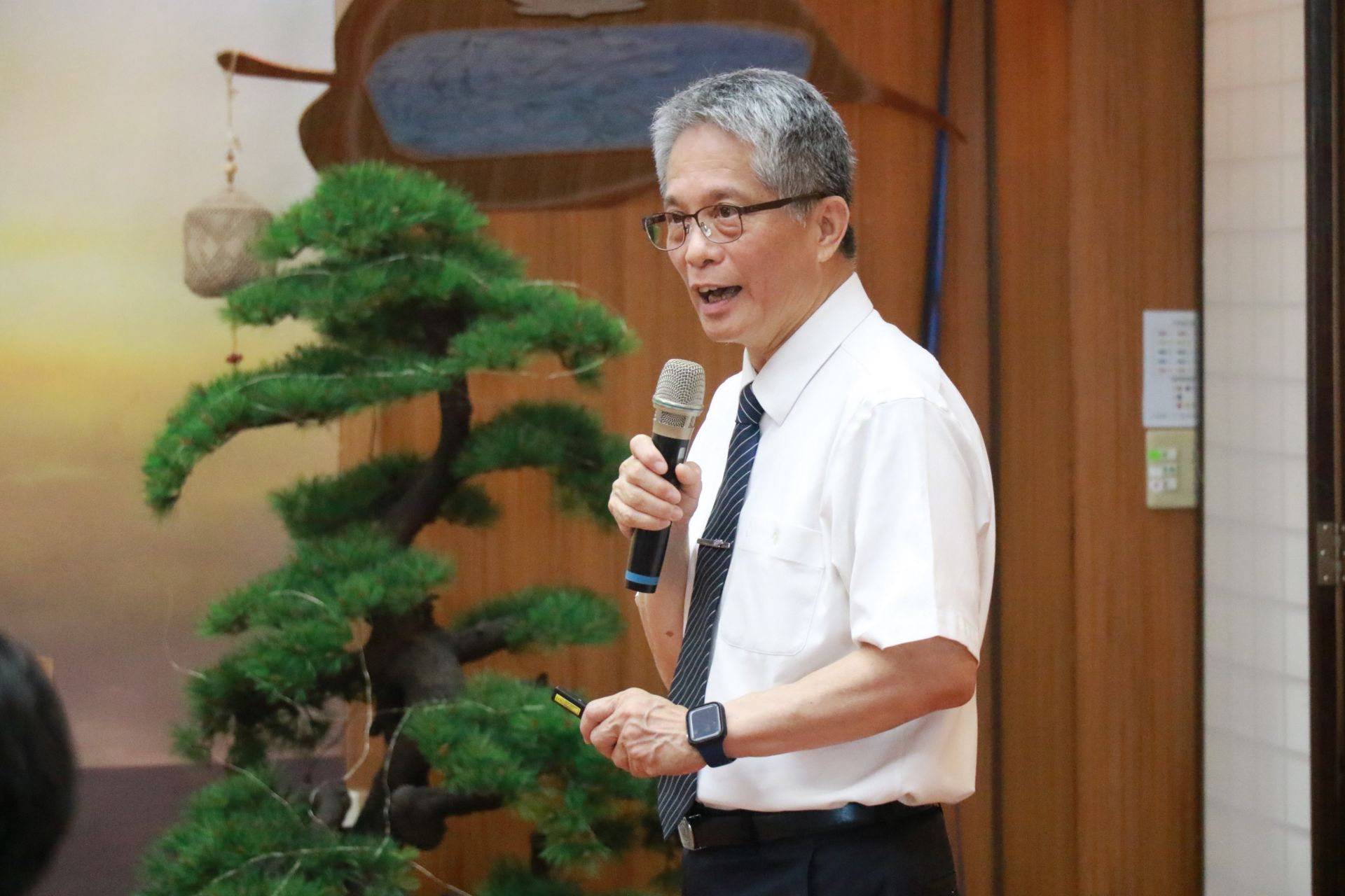慈濟基金會副執行長熊士民表示邁入高齡化社會，長照發展刻不容緩。